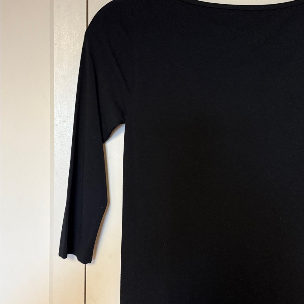 Black V-Neck 3/4 Sleeve Top - Picture 4 of 4